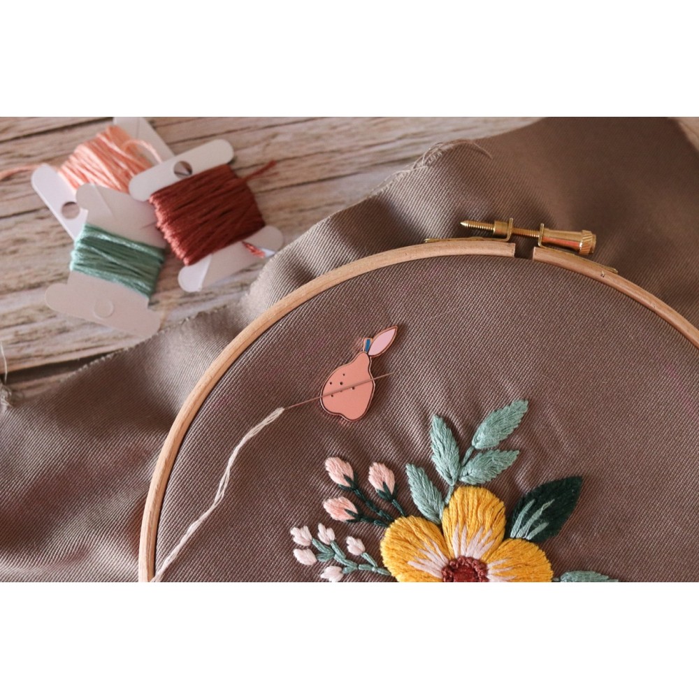 Lise Tailor - Needle minder