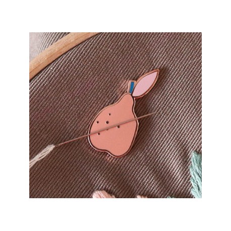 Lise Tailor - Needle minder