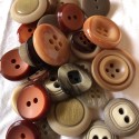 Buttons in bulk - 100gr - beige-orange tones