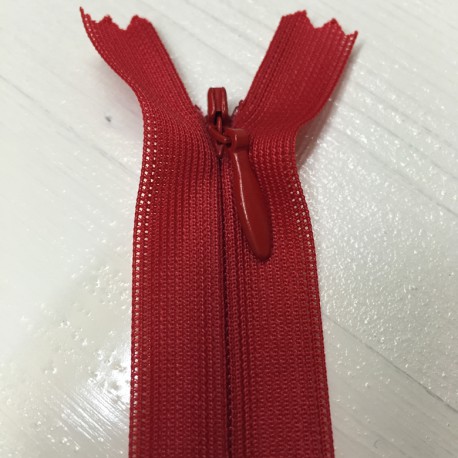 Invisible closed-end zip - red
