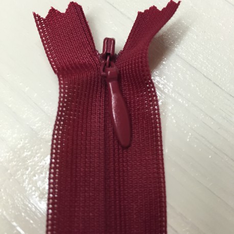 Invisible closed-end zip - burgundy